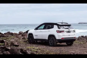 Why the Jeep Compass is Perfect for Urban Living: Manoeuvrability, Comfort, and Style